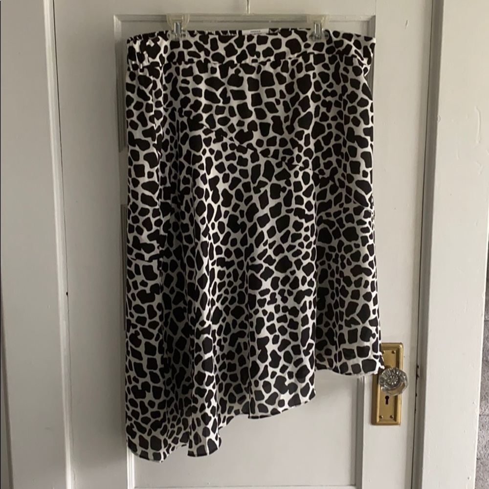INC International Concepts regular mid rise size sixteen giraffe print skirt